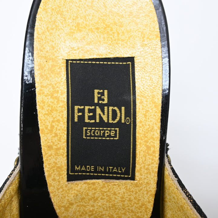 Fendi Fendi Zukka图案会标凉鞋P26730V