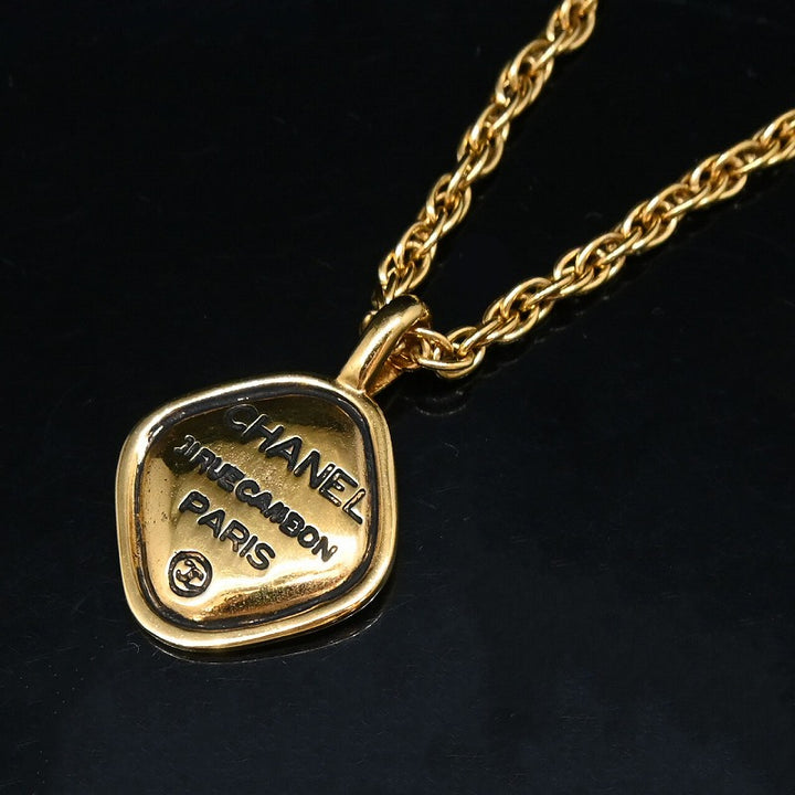 chanel necklace ladies