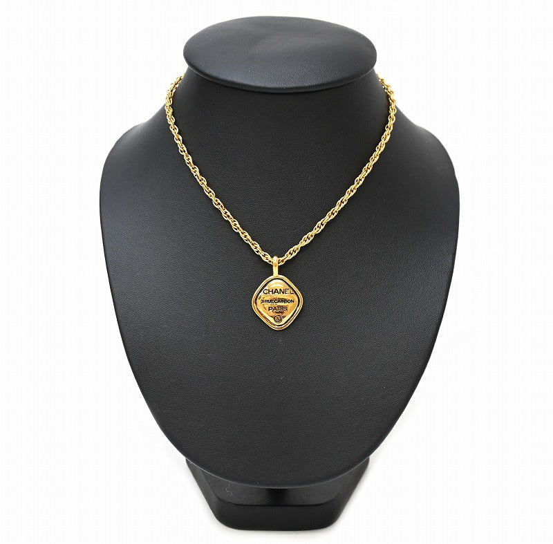 chanel necklace ladies