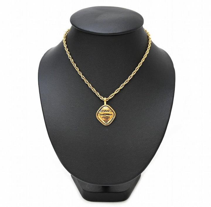 chanel necklace ladies