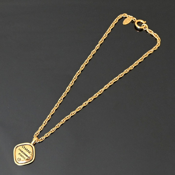chanel necklace ladies