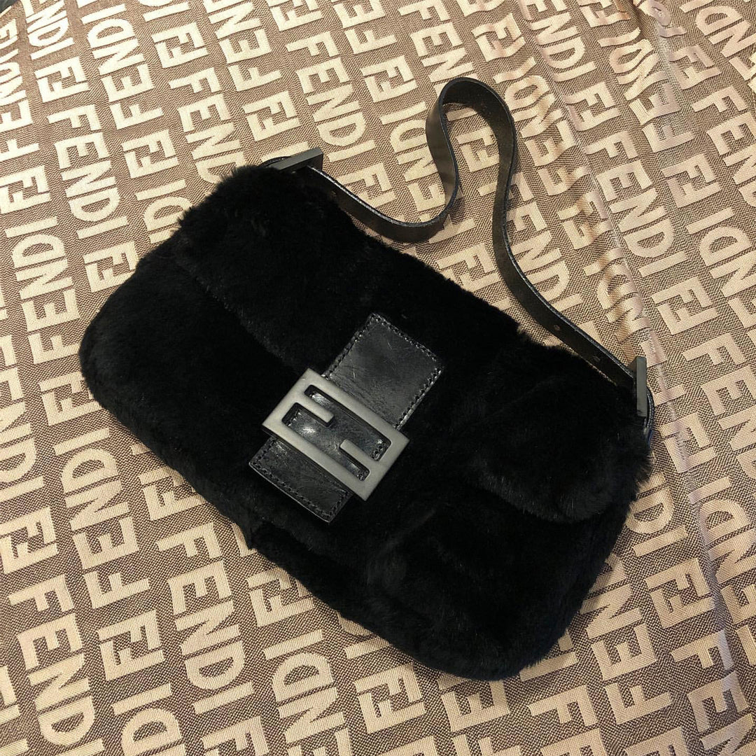*FENDI フェンディ マンマバケット ハンドバッグ 毛皮 ファー