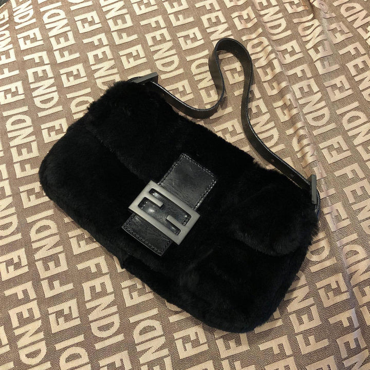 *FENDI フェンディ マンマバケット ハンドバッグ 毛皮 ファー