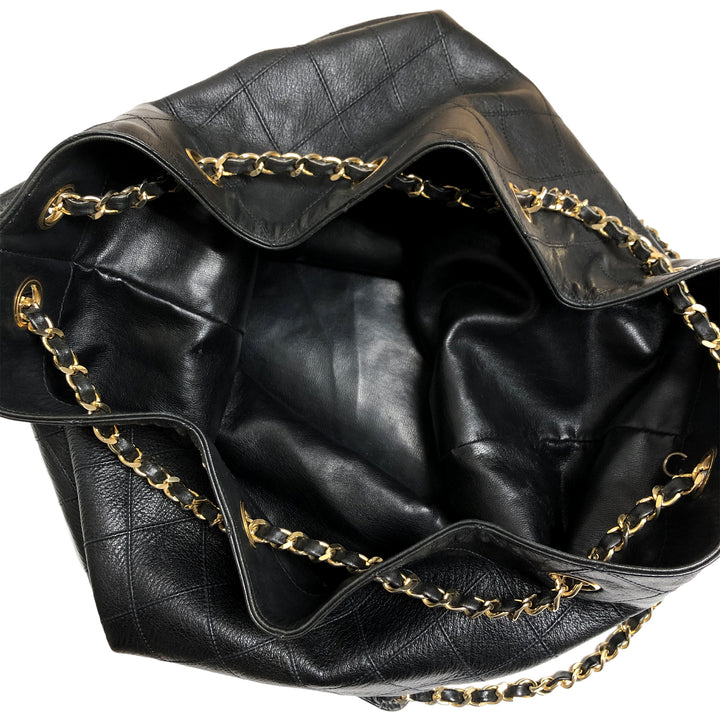 *CHANEL Drawstring Chain Shoulder Bag