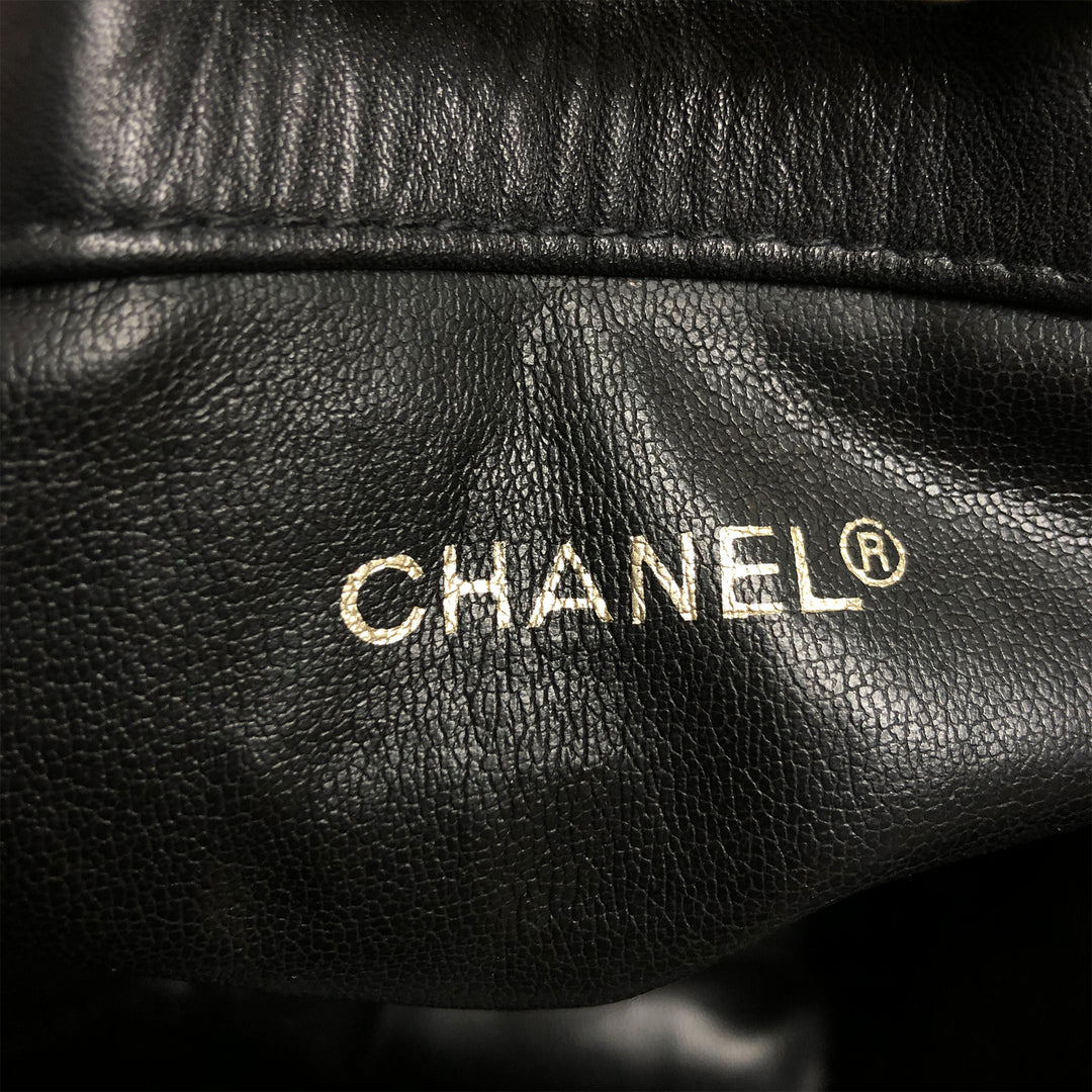 *CHANEL Drawstring Chain Shoulder Bag