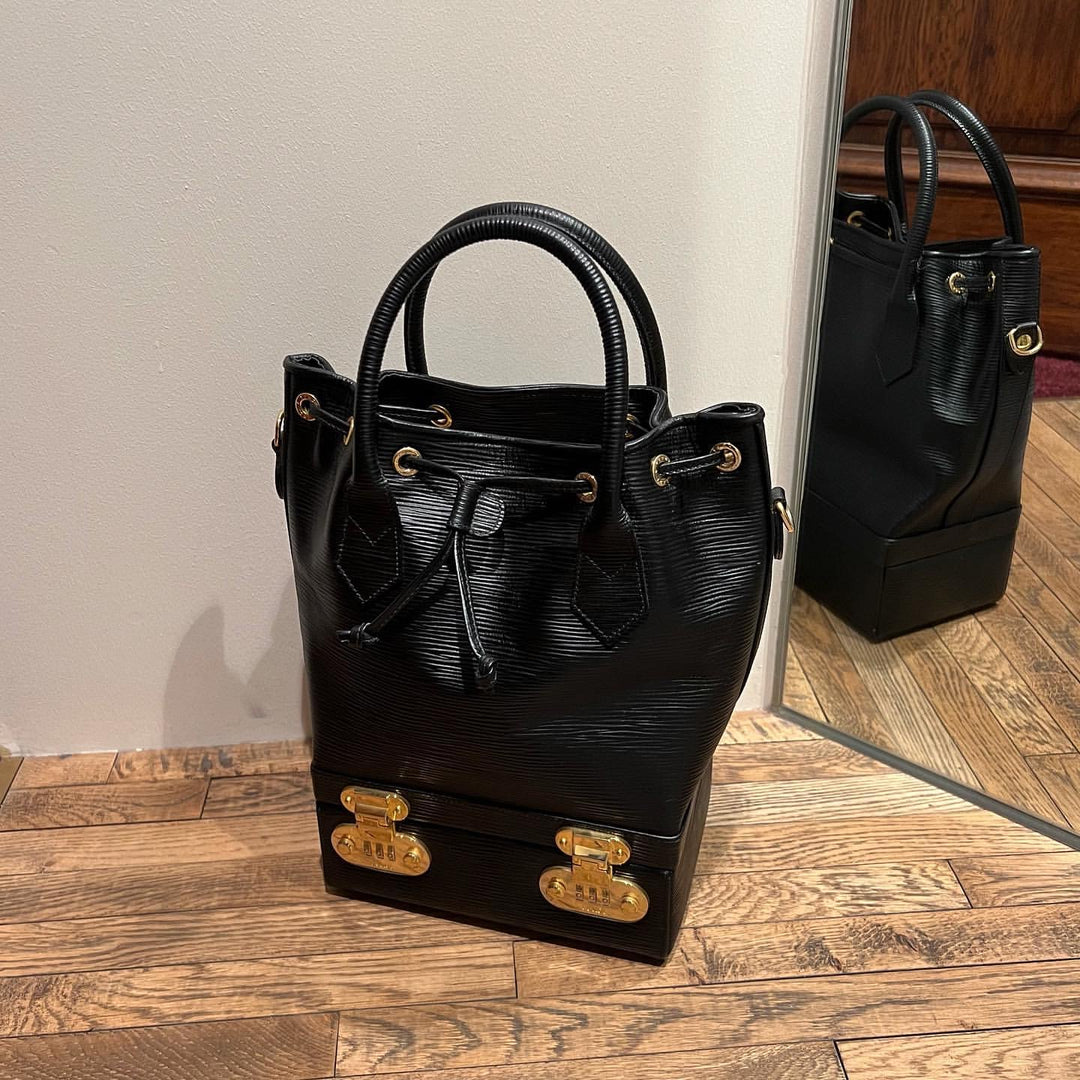 * FENDI 펜디 버니티백