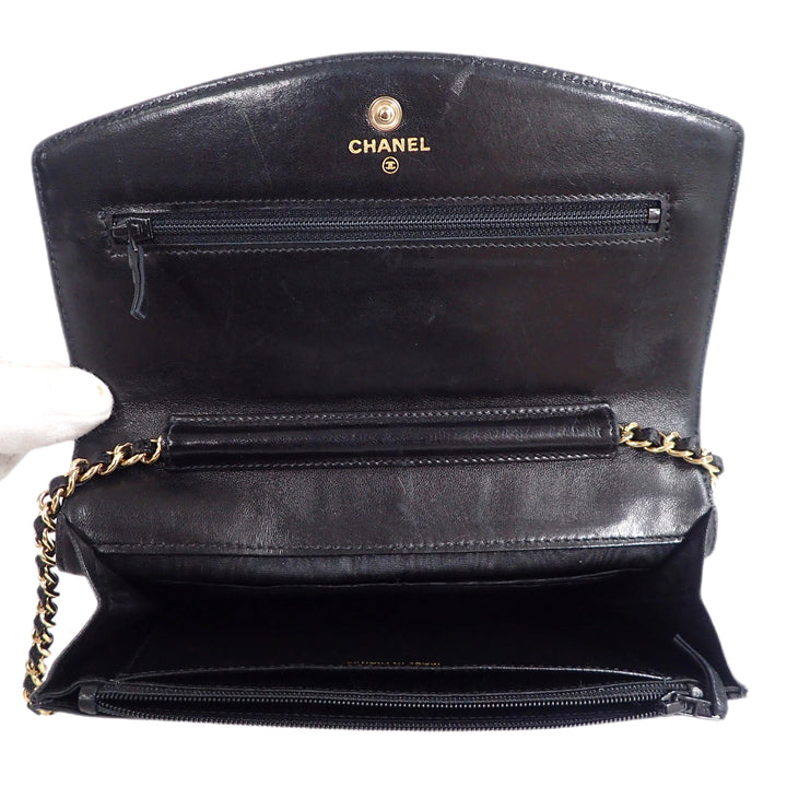 * CHANEL Chain Shoulder Wallet