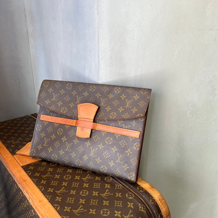 * Louis Vuitton Louis Vuitton Clutch Bag