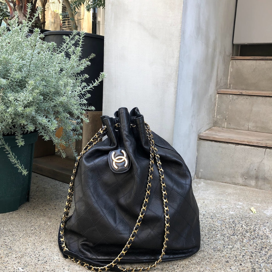 *CHANEL Drawstring Chain Shoulder Bag