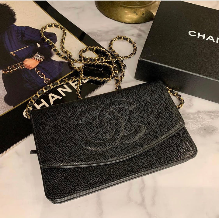 * CHANEL Chain Shoulder Wallet